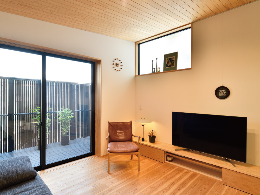 作品ギャラリー38「森へ抜ける家」